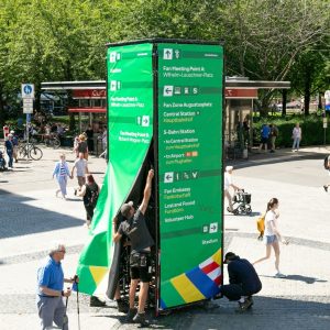 2024-07-15 Leipzig EM2024 Abbau und Weiternutzung von PVC-Bannern 3 1080px