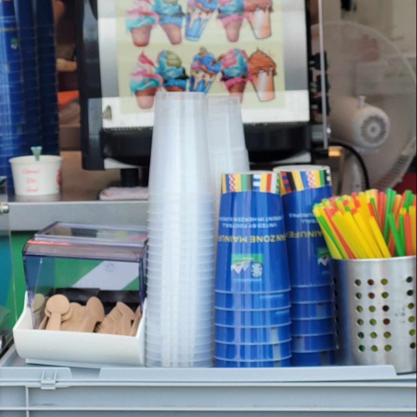 Gebrandete Mehrwegbecher auf Frankfurter EM2024