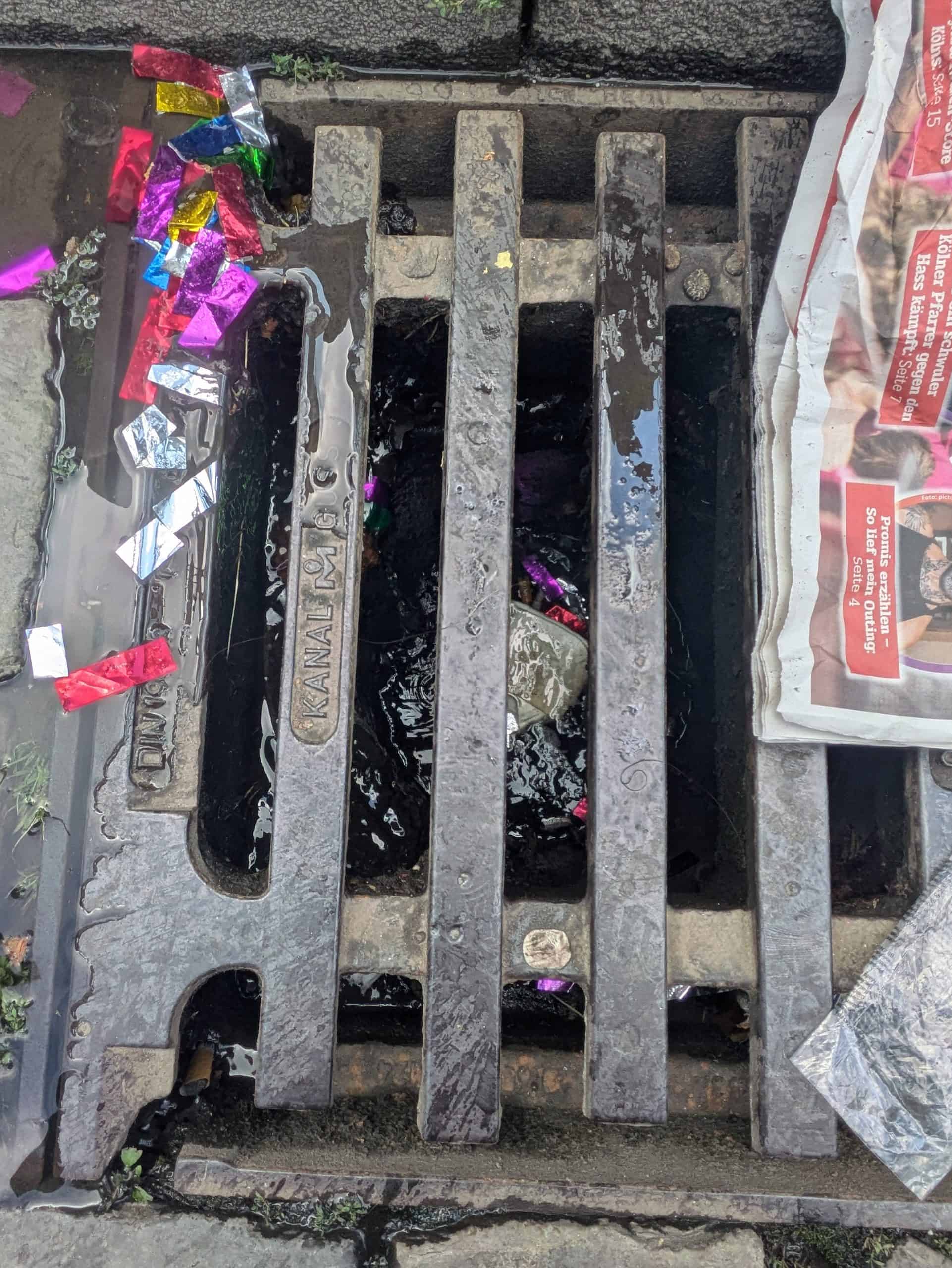 2024-07-21 Köln Heumarkt Konfetti Gulli unnötiges Wurfmaterial vermeiden