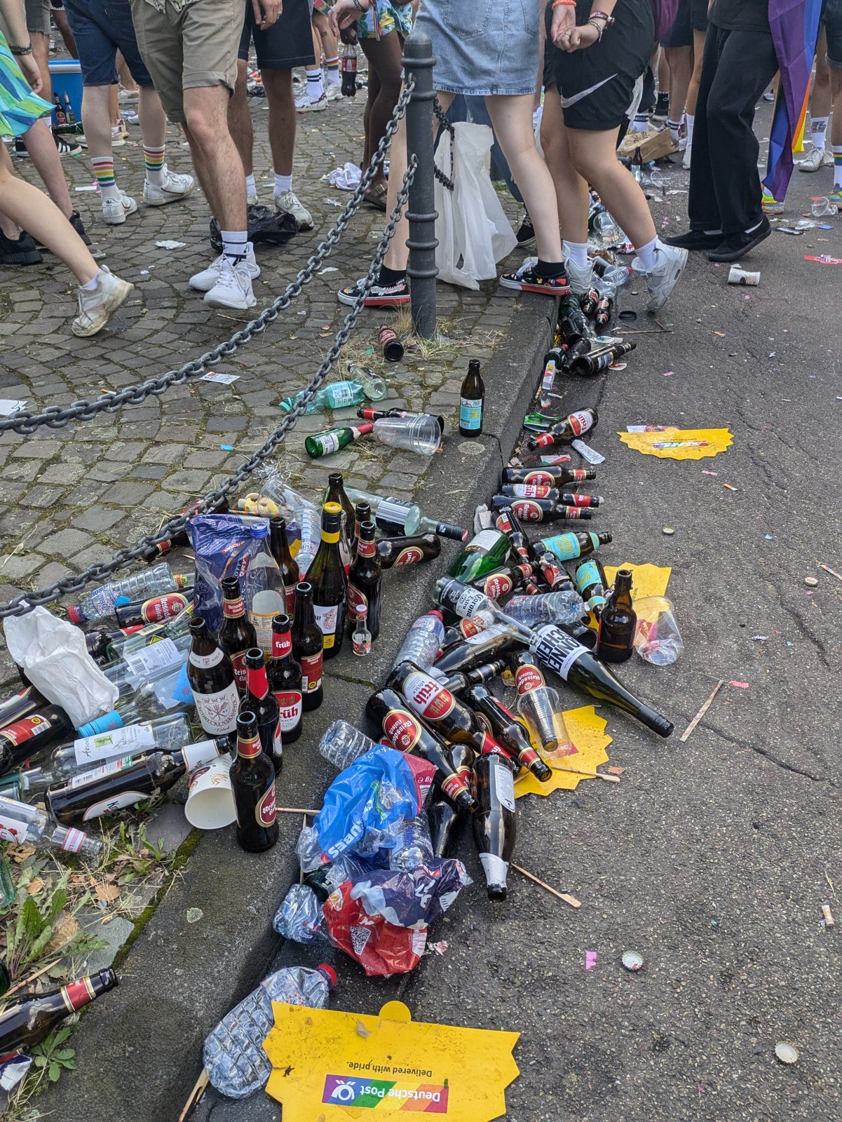 2024-07-21 Köln Neumarkt CSD Glasansammlungen