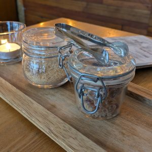Plastikfreie Zuckerdosen im Café Gloria, Köln
